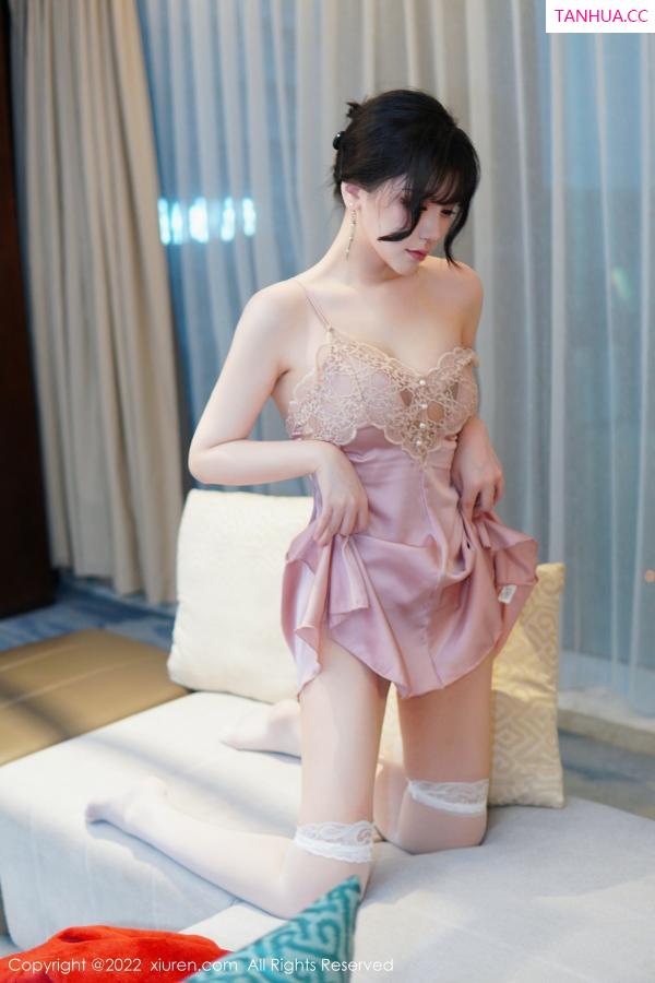   [XiuRen]高清写真图 2022.12.21 No.6022 桃桃子_ 新人美腿第27张图片